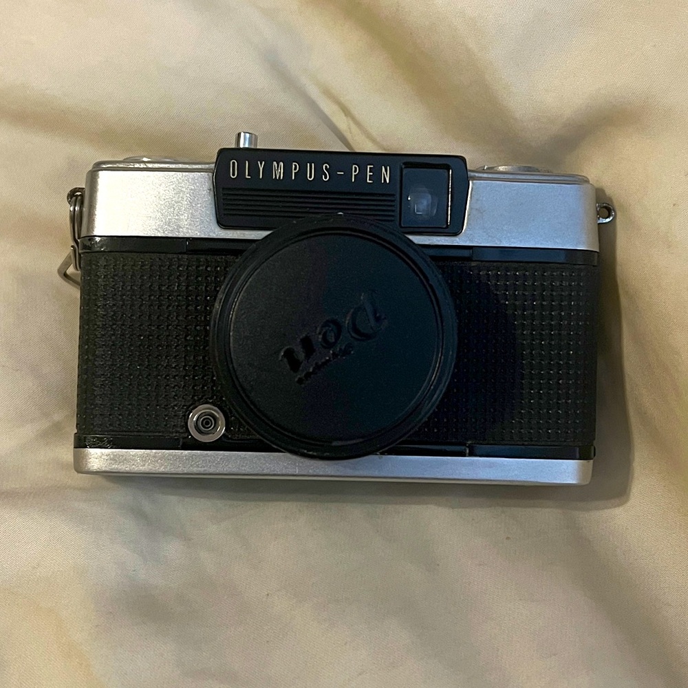 Olympus Pen EE-3 Half Frame 35mm Camera